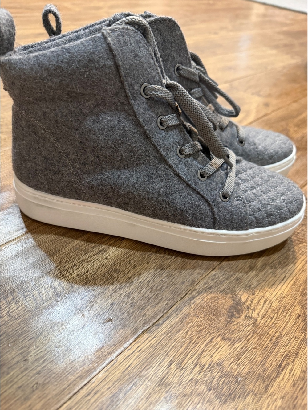 Naturalizer Gray Felt High-Top Sneakers with White Rubber Soles, Women's Size 7